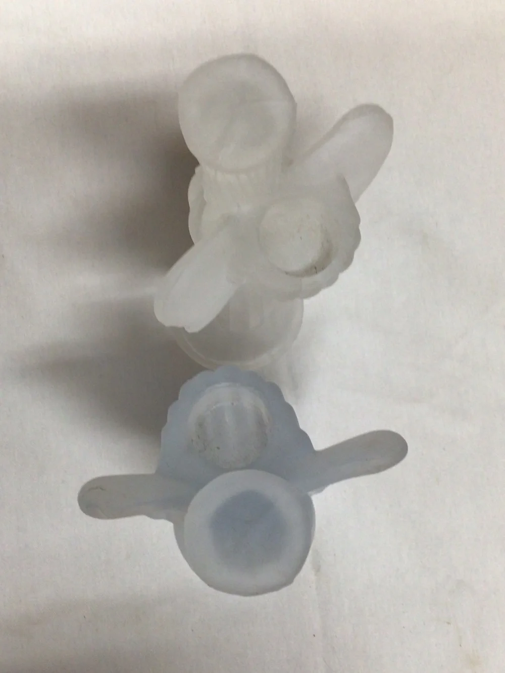 Source Unknown Frosted Glass Angel Pair - White